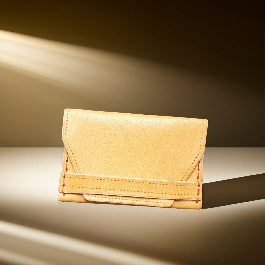 Elegant minimalist wallet in genuine leather. Handmade. Beige.-1
