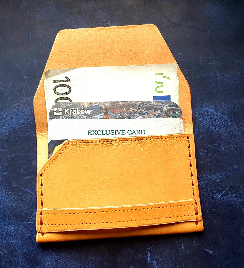 Elegant minimalist wallet in genuine leather. Handmade. Beige.-7